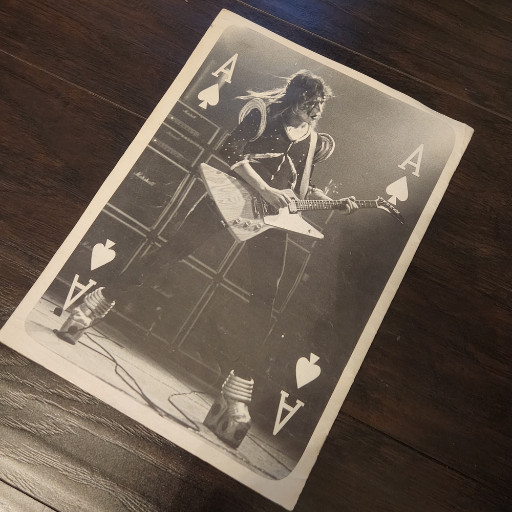 Kiss Strike Magazine - Picture 2 of 4